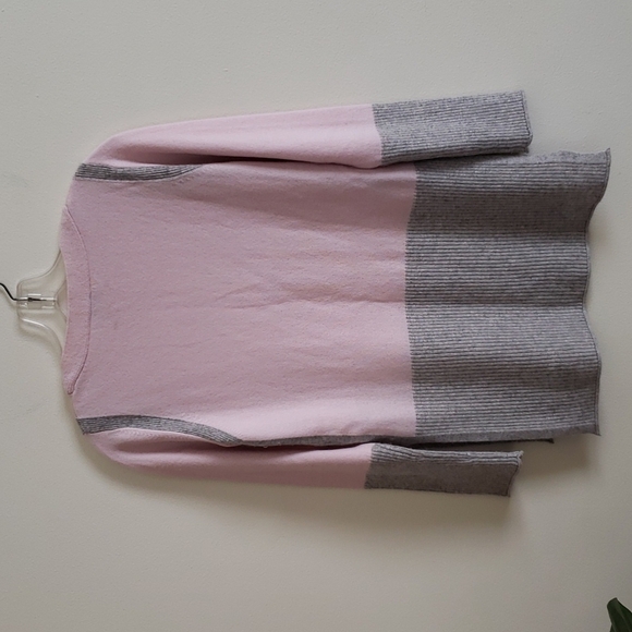 3very Cashmere 2 tone boat neck sweater with side slits. Women's size S/M - Picture 5 of 6